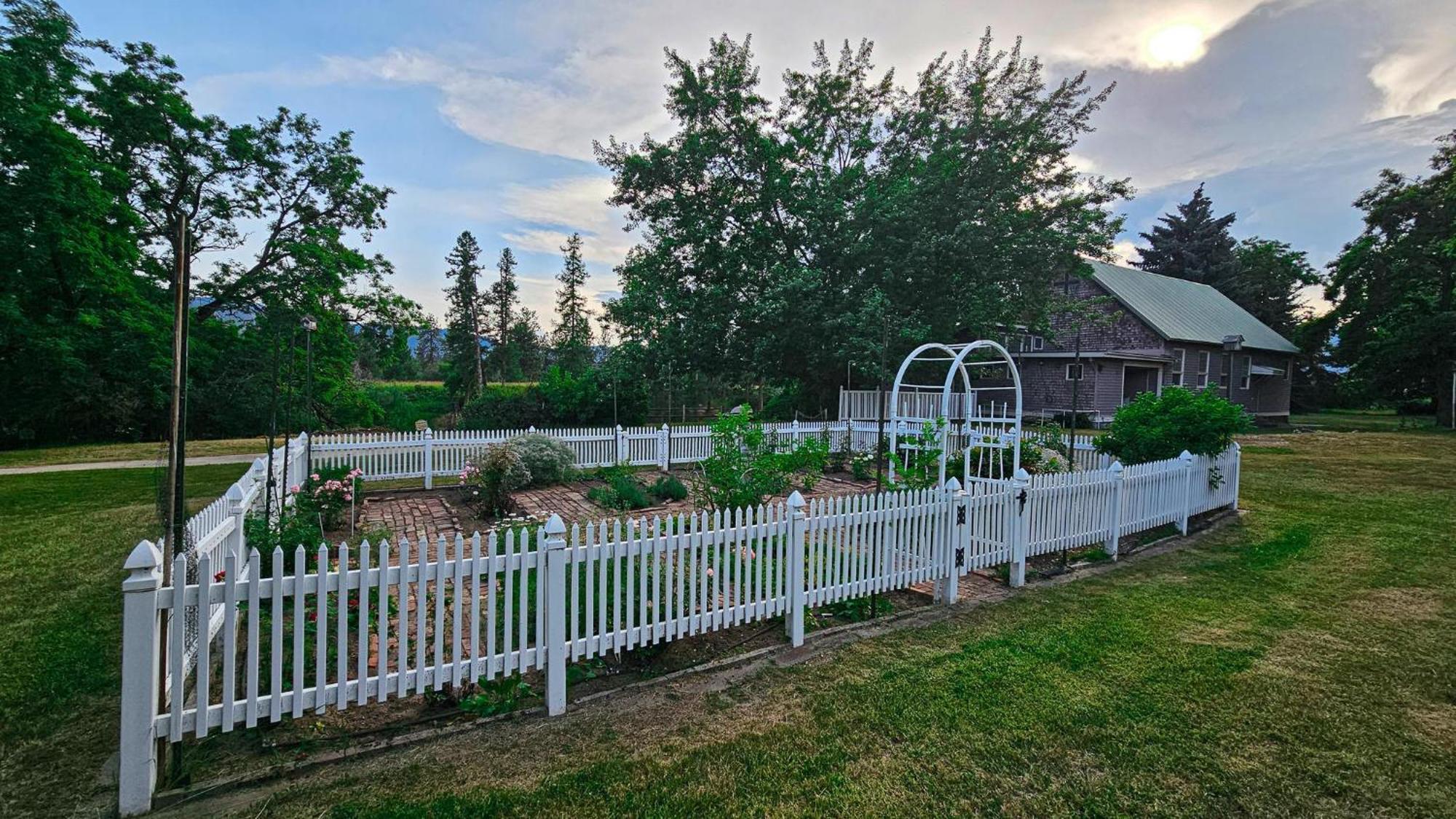 Gardenview Estate Bed And Breakfast Kettle Falls Exterior foto